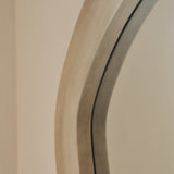 Luciana – Espelho Extra Grande de Corpo Inteiro em Betão com Formato Ondulado 180cm x 105cm